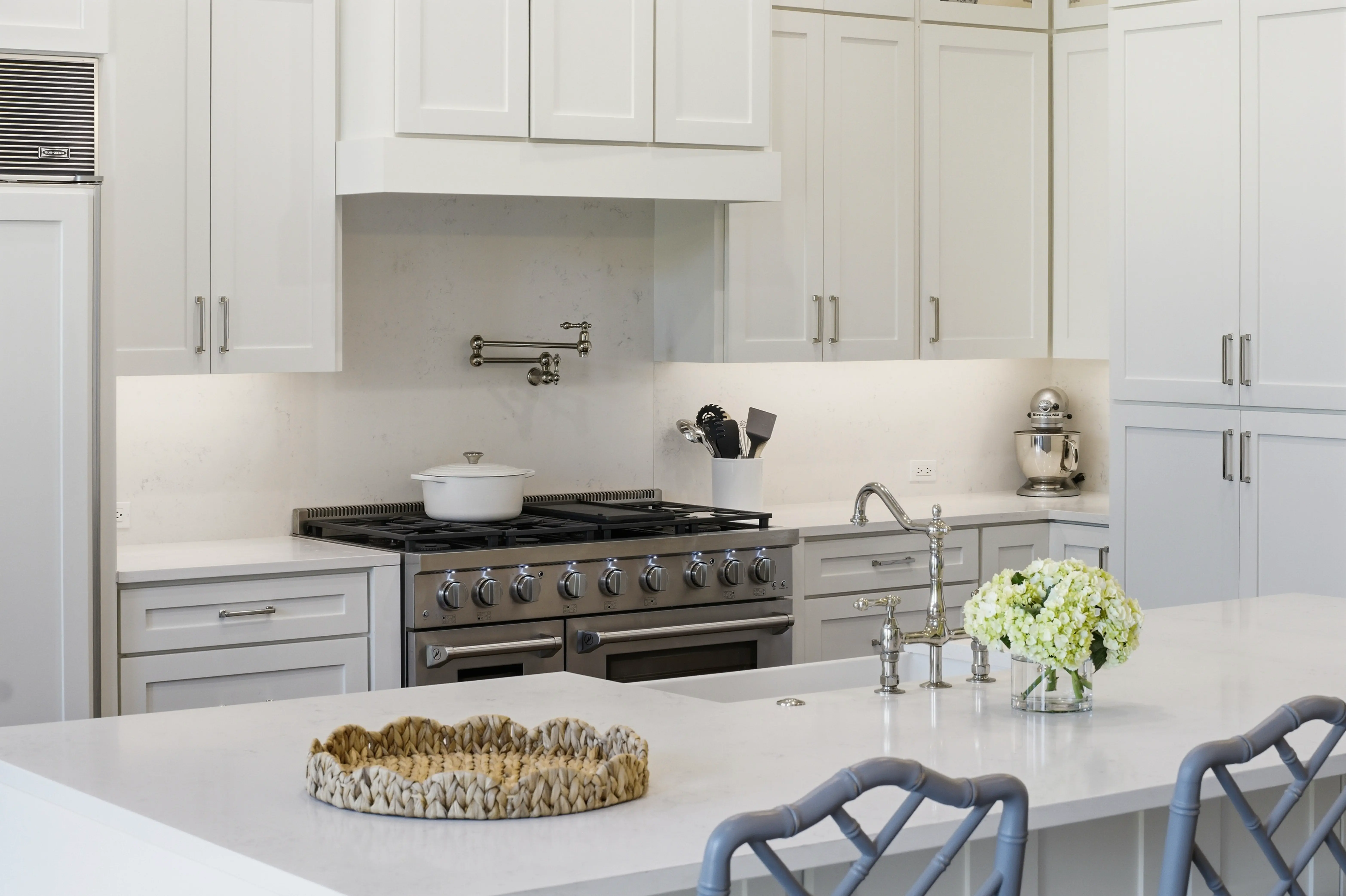 Gas range and cooktop detail